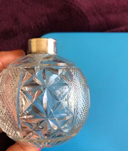 ANTIQUE SILVER TOP CRYSTAL PERFUME BOTTLE WITH ORIGINAL STOPPER c1918 LONDON
