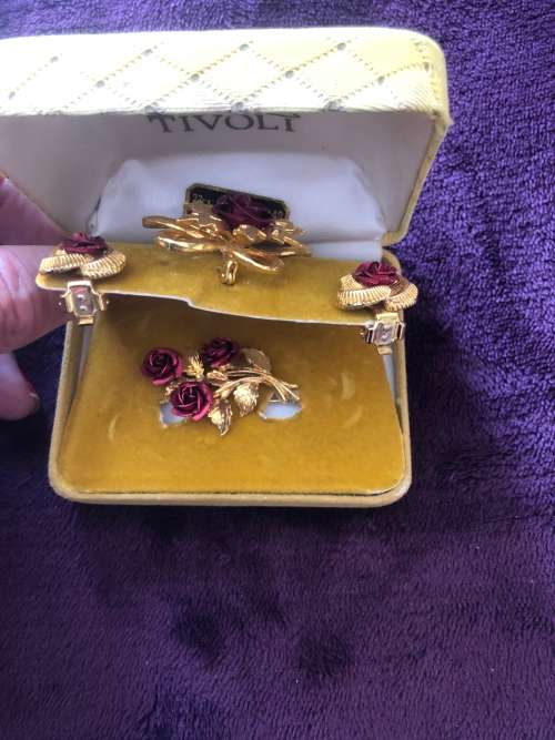 STUNNING  VINTAGE TIVOLI 4PIECE JEWELLRY SET 22CT HARD CORE GOLD UNTARNISHABLE