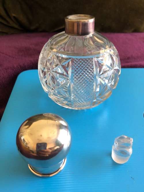ANTIQUE SILVER TOP CRYSTAL PERFUME BOTTLE WITH ORIGINAL STOPPER c1918 LONDON