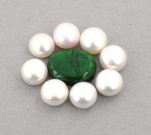 67 Carat Pearl and Emerald Gemstone Lot
