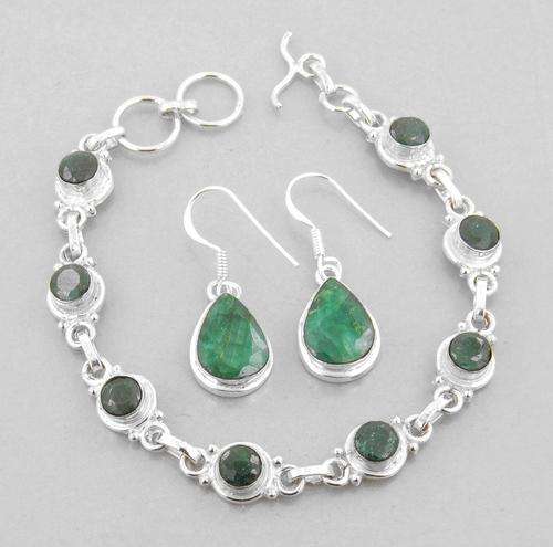 19 Gm Brazil Emerald Gemstone Silver Set
