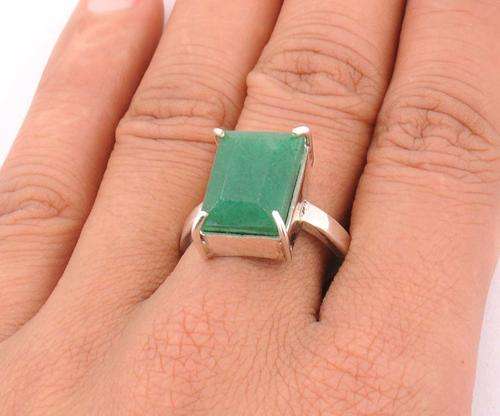 Elegant Emerald Gemstone Ring in 925 Silver - Handcrafted in India