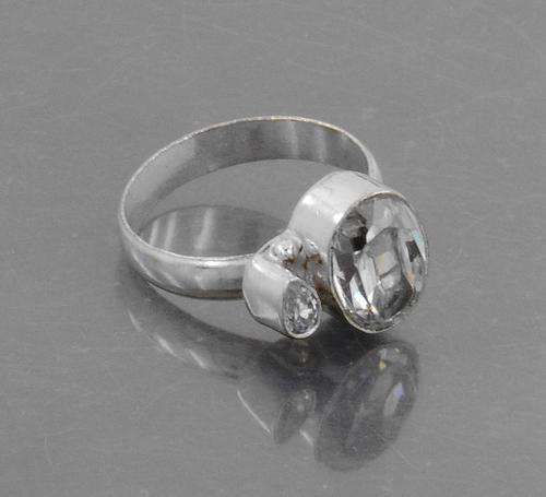 5 Gm White Quartz Gemstone Ring in Silver Alloy