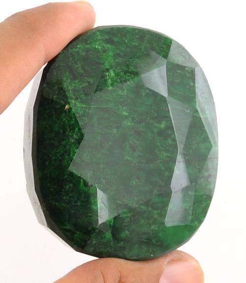 717 Cts Certified Oval Shape Green Emerald Gemstone
