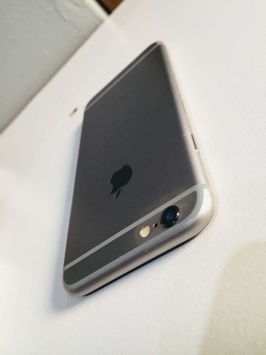 Apple iPhone 6  64GB  - Space Gray
