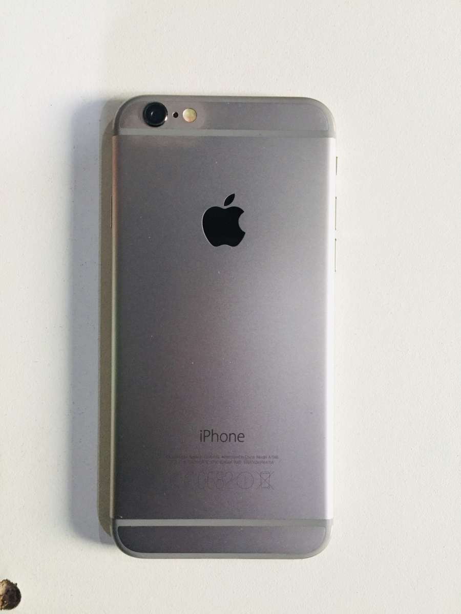 Apple iPhone 6  64GB  - Space Gray