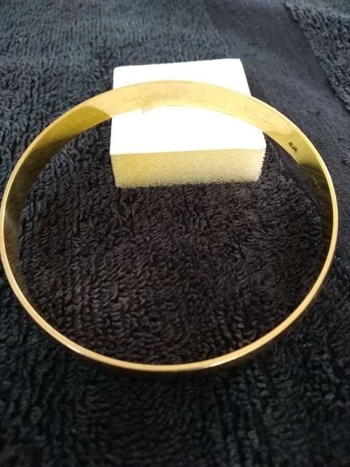 Beautiful 9ct GOLD HEAVY  Bangle