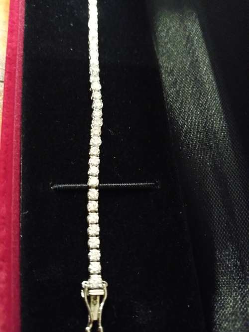 DIAMOND TENNIS BRACELET STUNNING, HEAVY , BRILLIANT
