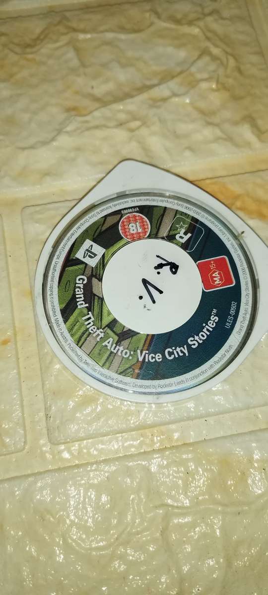 Psp 3004 with 2 games and new 3600mah battery