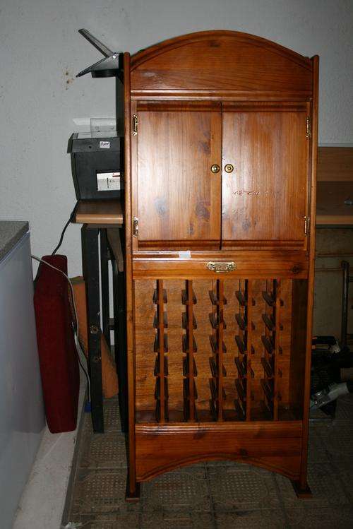 OREGAN PINE DRINKS CABINET IN MINT CONDITION PICS SPEAK FOR THEMSELFS
