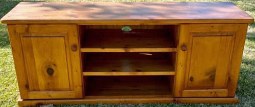 Oregan Pine TV Stand In Excellent Condition
