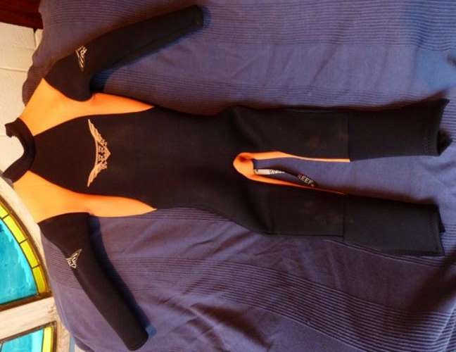 Reef wetsuit for kids about 5 - 7 years