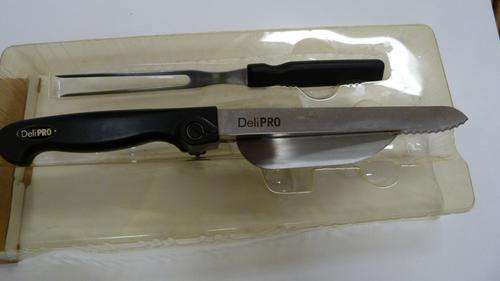 Carving knife with fork : Deli-pro