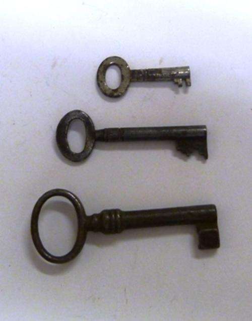 3 Vintage  keys