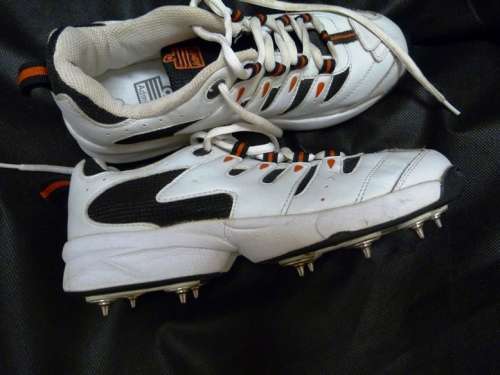 Pair of spiked cricket shoes Size UK 7