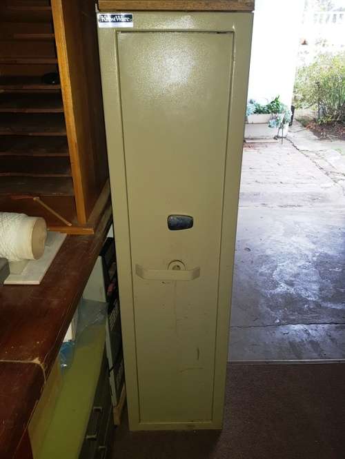 5 rifle , gun safe