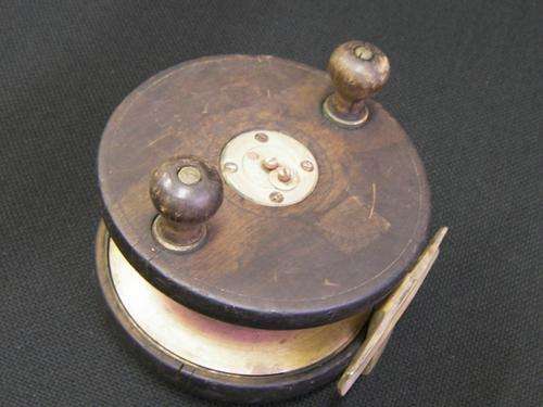 VINTAGE WOODEN REEL, (FROGBACK BRASS)