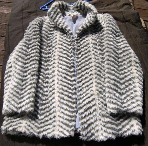 iMMITATION FUR COAT , SIZE 16 (102 CM)