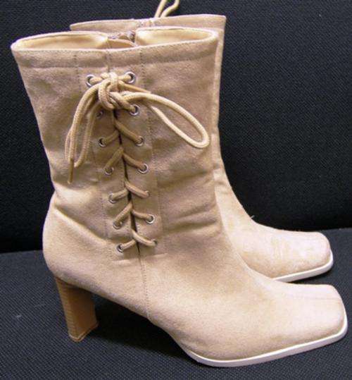 PAIR OF J C CLASSICS SIZE 4 LADIES BOOTS