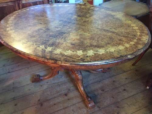Victorian Burr Walnut Tilttop Loo Table ( 136 x 103 x 74 cm )