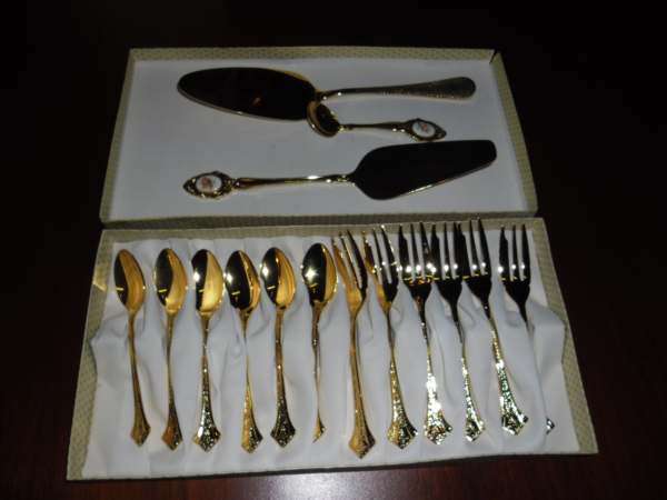 24 CT GOLD PLATED CUTLERY SET IN MINT CONDITION