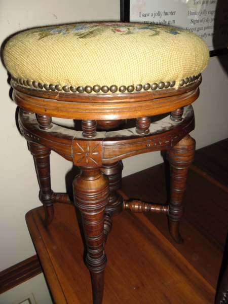 VICTORIAN PIANO CHAIR IN GOOD CONDITION CIRCA 1890