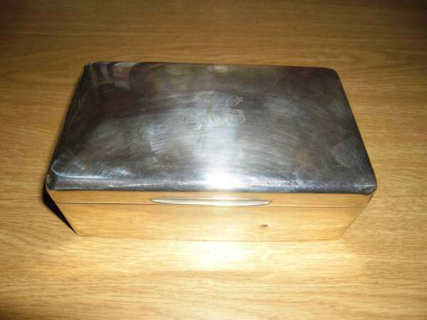 HALLMARKED SILVER SIGARBOX ( 15 X 9 X 5,5 CM) 513 g
