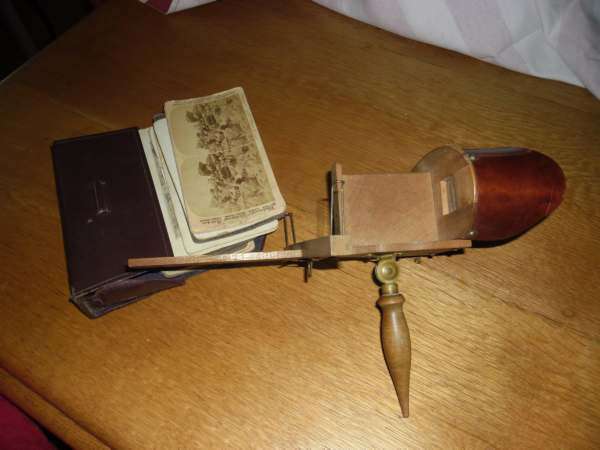 VINTAGE 3D VIEWER WITH PICTURES CIRCA 1900