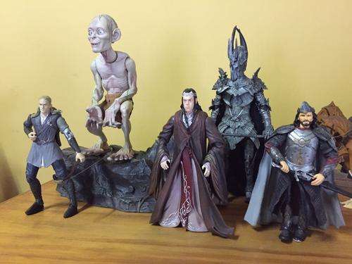 LORD OF RINGS : SET OF FIGURES