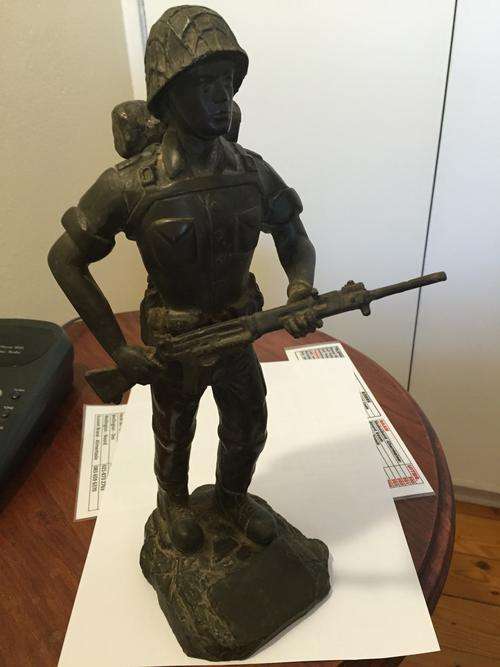 BORDER WAR SADF SOLDIER FIGURINE ( signed Hattingh)