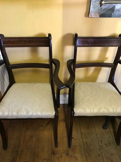 Mahogany Victorian style Chairs: set of 6 ( 2 Carvers and 4 chairs )