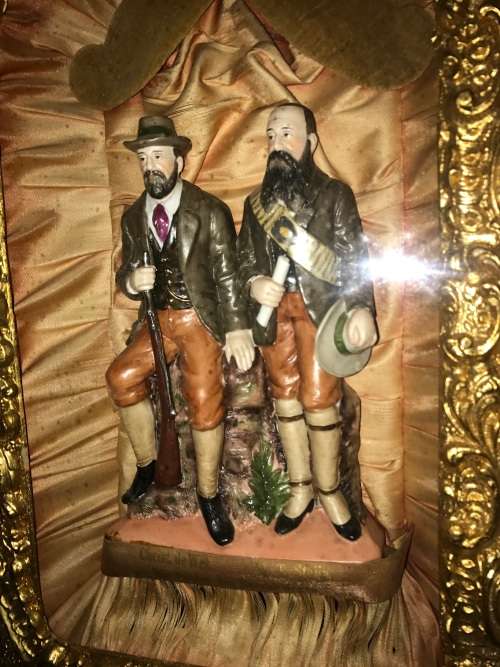 Boer War : Rare Box Framed Boer War Figurines de Wet and Steyn ( 62 x 45 cm )
