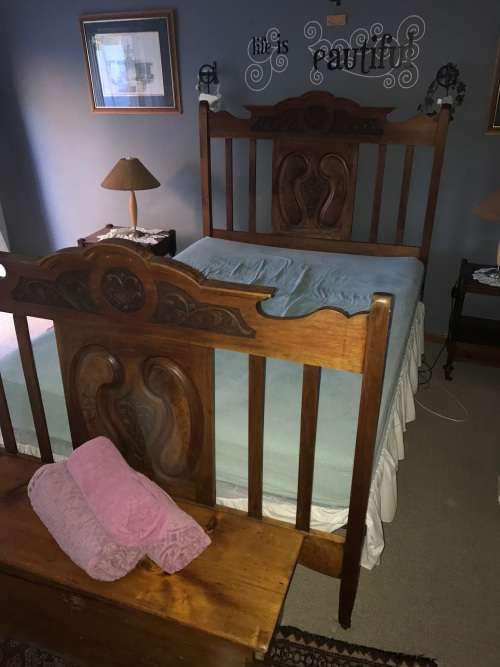 Beautiful  Victorian Walnut Doublebed circa 1890 in good condition on original castors