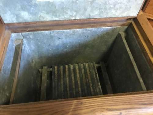 Oak Wooden Star Fridge in good condition ( 100 x 60 x 40 cm )