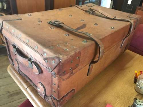 Beautiful Leather Trunk ( 86 x 50 x 32 cm )