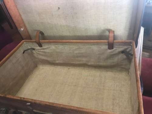 Beautiful Leather Trunk ( 86 x 50 x 32 cm )