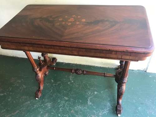 Beautifull Victorian Flame Mahogany Card Table in original good condition