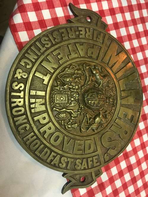 BRASS MILNER SIGN ( 22 CM )