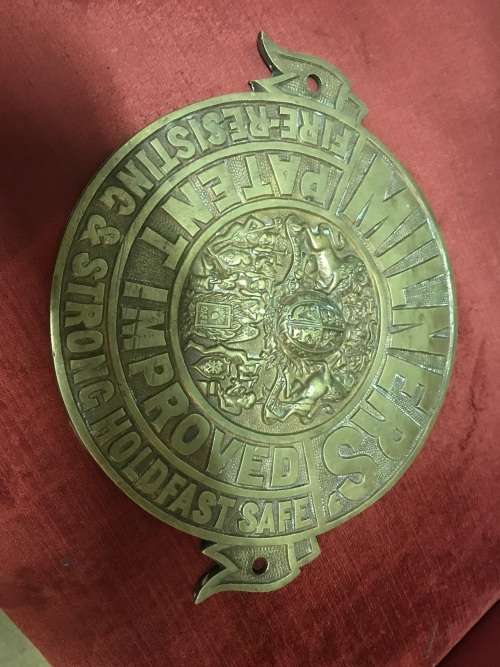 BRASS MILNER SIGN ( 22 CM )