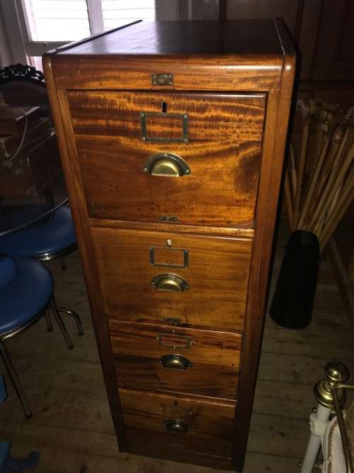 MAHOGANY FILING CABINET: BEAUTIFULLY RESTORED ( 132 x 70 x 45 cm )
