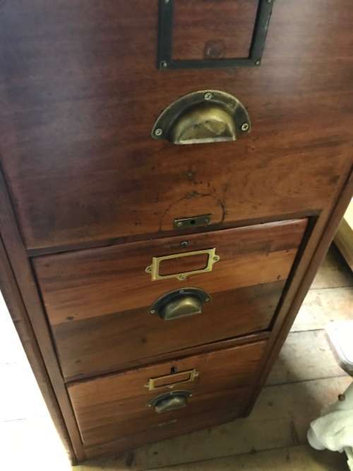 MAHOGANY FILING CABINET: BEAUTIFULLY RESTORED ( 132 x 70 x 45 cm )
