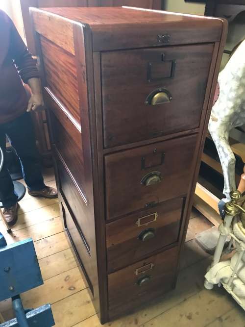 MAHOGANY FILING CABINET: BEAUTIFULLY RESTORED ( 132 x 70 x 45 cm )