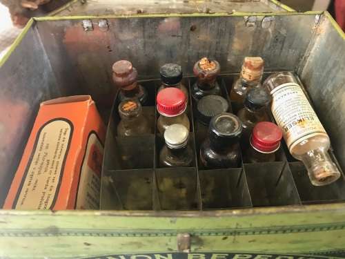 Lennon se Egte Huis Apteek with some medicine in the original packing