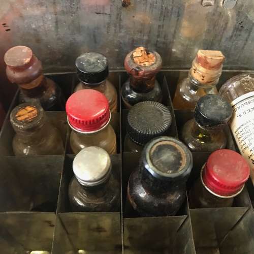 Lennon se Egte Huis Apteek with some medicine in the original packing