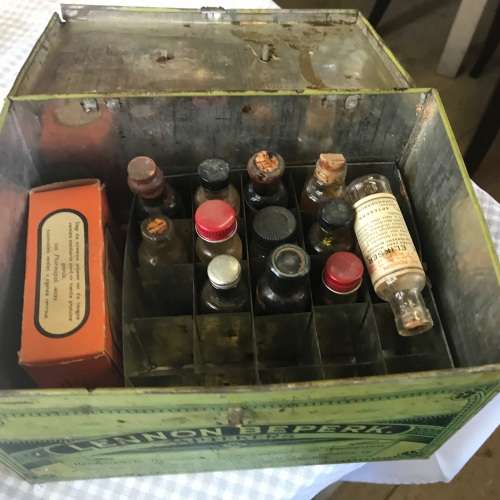 Lennon se Egte Huis Apteek with some medicine in the original packing