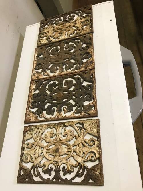 SET OF 4 CAST IRON GRIDS FROM OLD FARMHOUSE ( 21 X 31 CM )