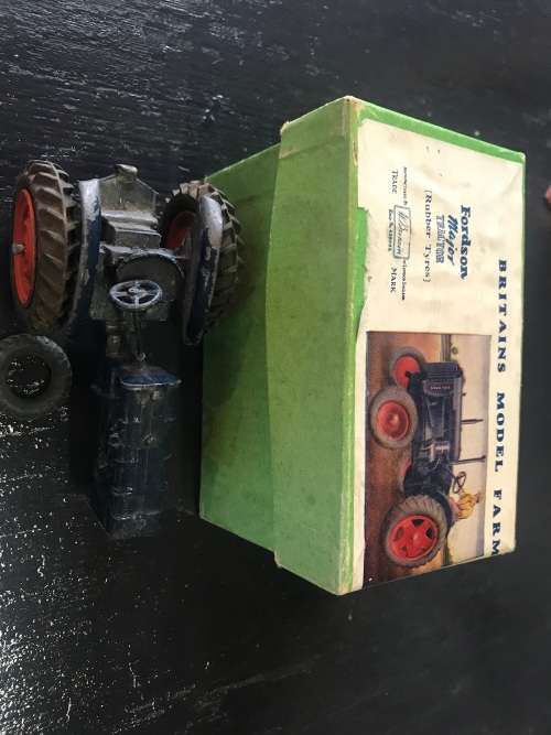 BRITAINS FORDSON TRACTOR IN ORIGINAL BOX