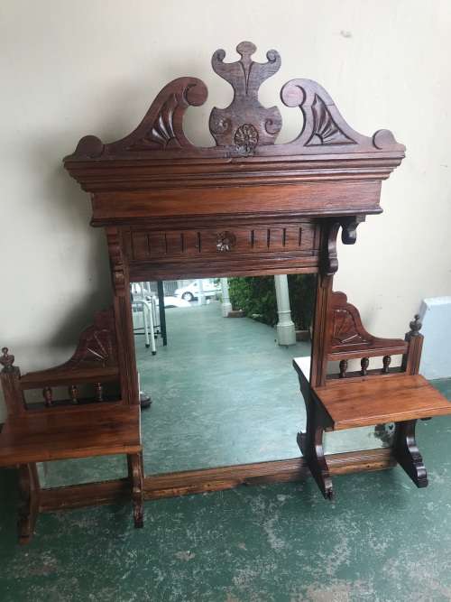 Victorian Mahogany overmantel/top of sideboard ( 100 x 108 cm )