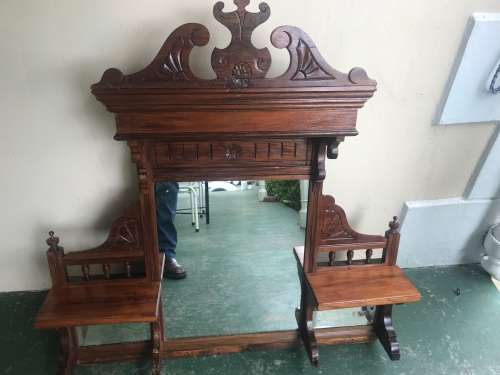 Victorian Mahogany overmantel/top of sideboard ( 100 x 108 cm )