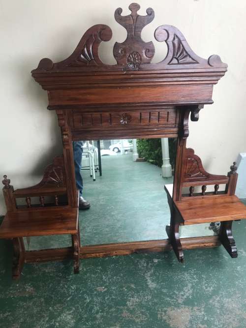 Victorian Mahogany overmantel/top of sideboard ( 100 x 108 cm )